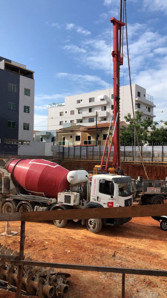 oncreto utilizado em fundacoes e estacas mostrando ambiente saturado no solo